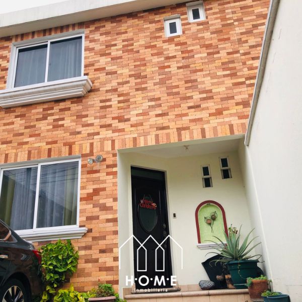 CASA EN PINARES DE SAN CRISTOBAL, ZONA 8 DE MIXCO