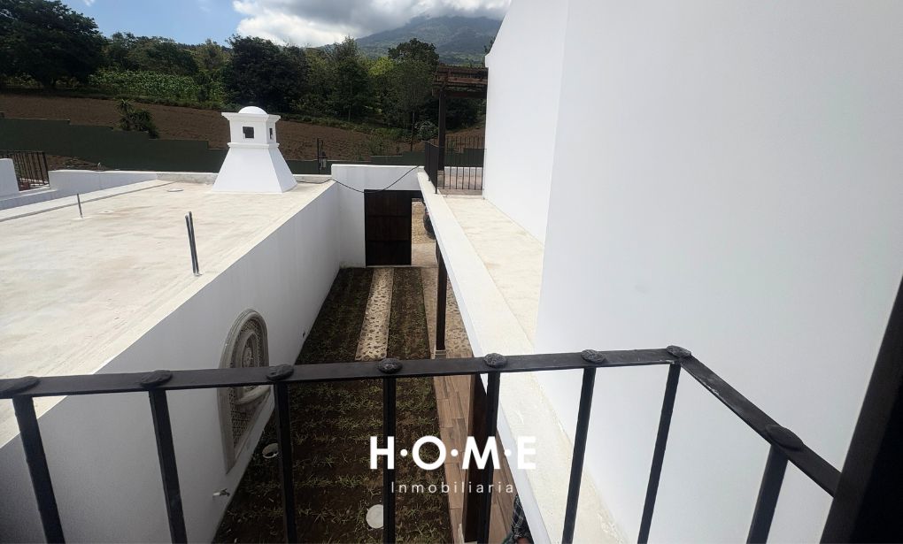 CASA EN BARRIOS COLONIALES, ANTIGUA GUATEMALA
