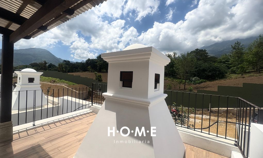 CASA EN BARRIOS COLONIALES, ANTIGUA GUATEMALA